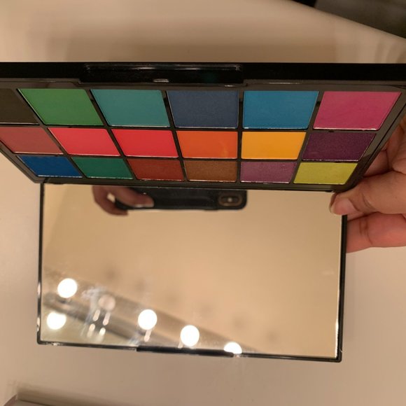 Makeup Revolution Tammi x revolution palette Tropical carnival shadow palette - Picture 2 of 3